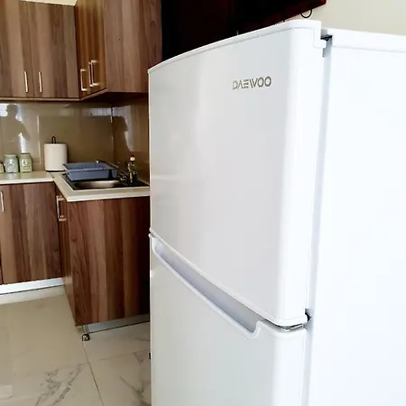 Апартаменты 2 Bedroom Cozy Near Tourist Area, 200m From Sea