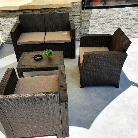 Apartment 2 Bedroom Cozy Near Tourist Area, 200m From Sea *