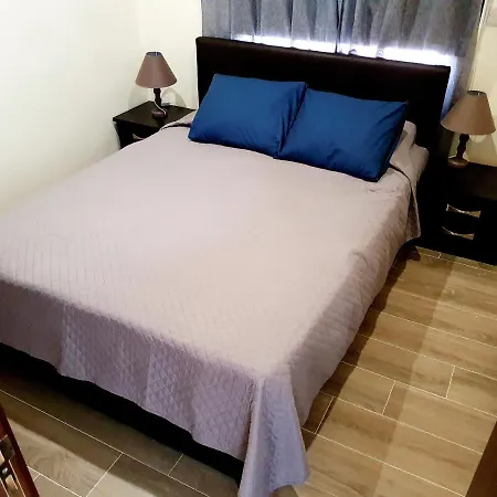 2 Bedroom Cozy Near Tourist Area, 200m From Sea דירה
