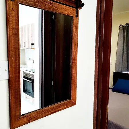 2 Bedroom Cozy Near Tourist Area, 200m From Sea