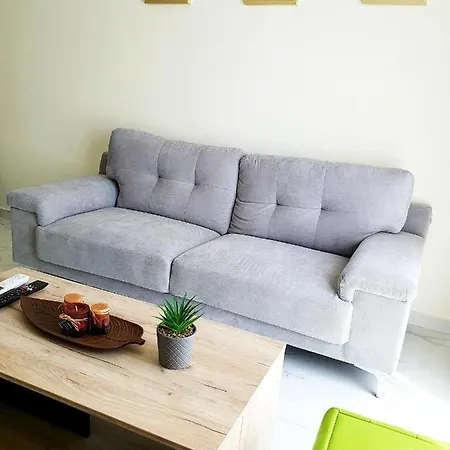 2 Bedroom Cozy Near Tourist Area, 200m From Sea Paphos