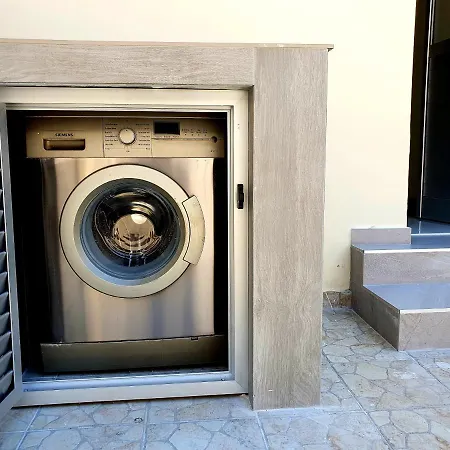 2 Bedroom Cozy Near Tourist Area, 200m From Sea פאפוס