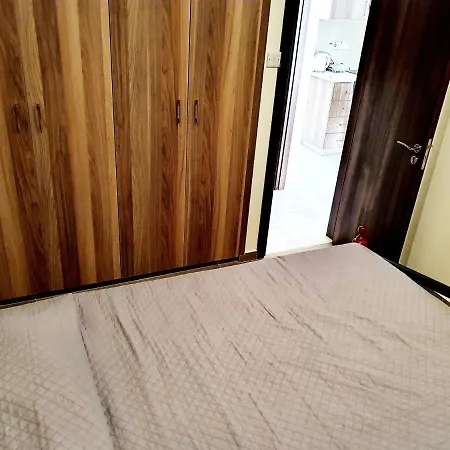 דירה 2 Bedroom Cozy Near Tourist Area, 200m From Sea *