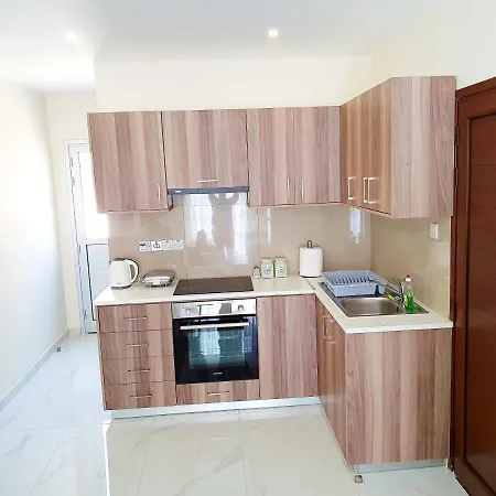 2 Bedroom Cozy Near Tourist Area, 200m From Sea * Paphos