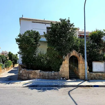 2 Bedroom Cozy Near Tourist Area, 200m From Sea Paphos