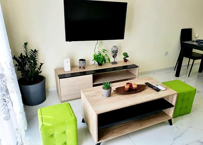 2 Bedroom Cozy Near Tourist Area, 200m From Sea Apartamento