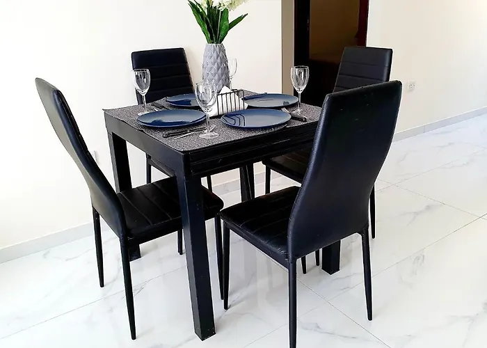 2 Bedroom Cozy Near Tourist Area, 200m From Sea * Paphos