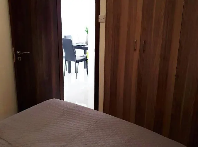 Apartmán 2 Bedroom Cozy Near Tourist Area, 200m From Sea Paphos