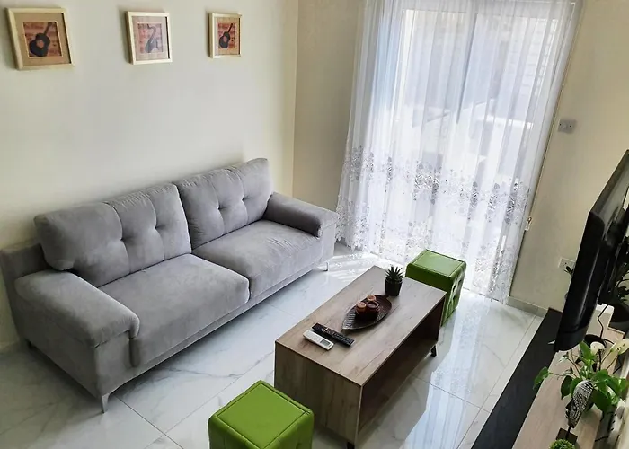 Apartmán 2 Bedroom Cozy Near Tourist Area, 200m From Sea *