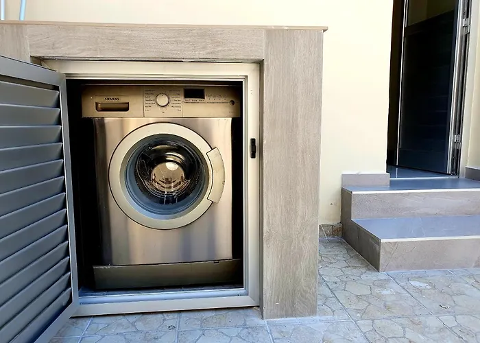 2 Bedroom Cozy Near Tourist Area, 200m From Sea Paphos