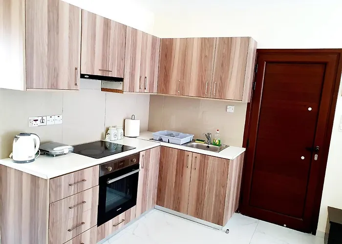 2 Bedroom Cozy Near Tourist Area, 200m From Sea *