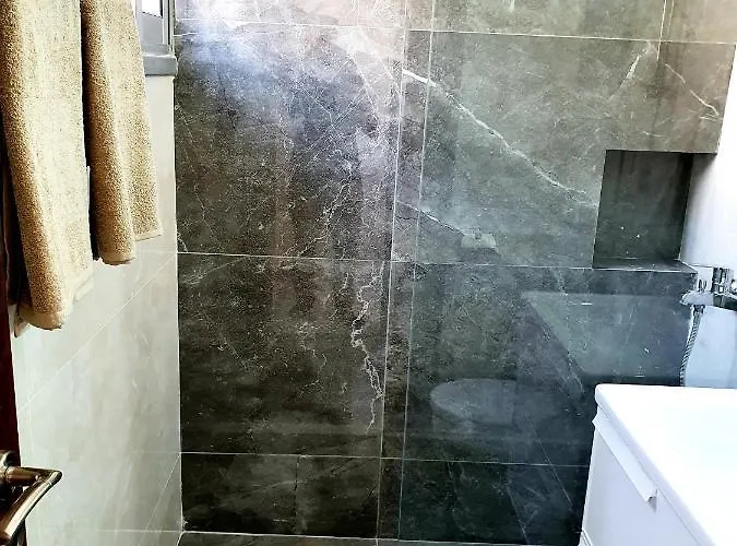 2 Bedroom Cozy Near Tourist Area, 200m From Sea Paphos