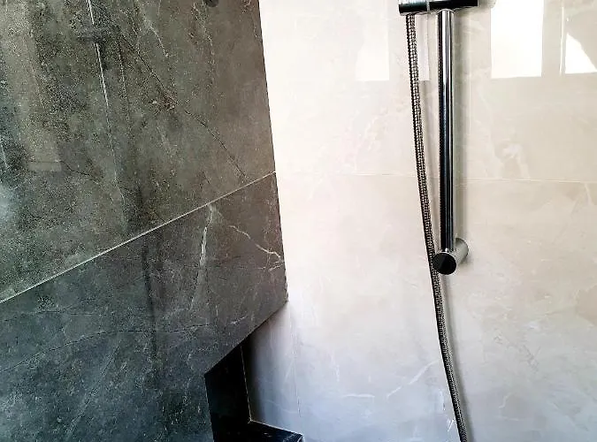 2 Bedroom Cozy Near Tourist Area, 200m From Sea * Paphos