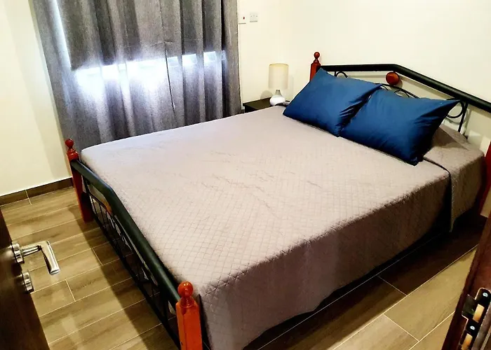 2 Bedroom Cozy Near Tourist Area, 200m From Sea Paphos