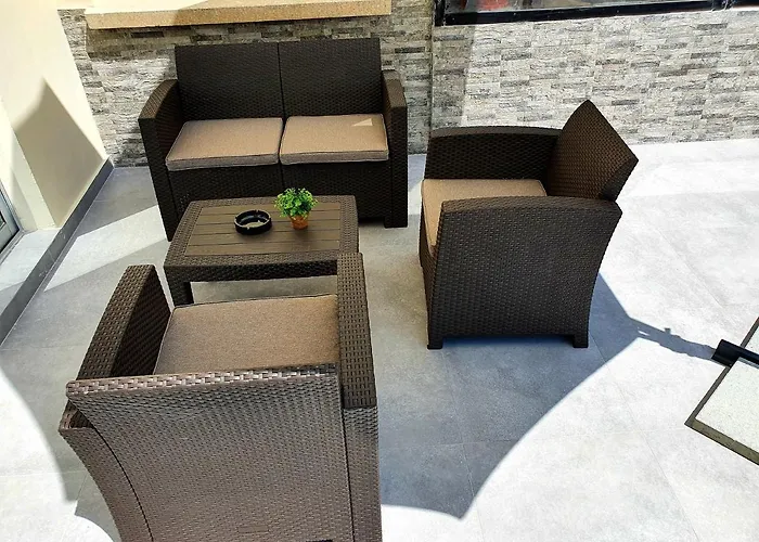 Apartmán 2 Bedroom Cozy Near Tourist Area, 200m From Sea *